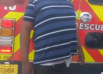 Bodycam Shows Police Officer Shooting Suspect Who Grabbed Taser_part2