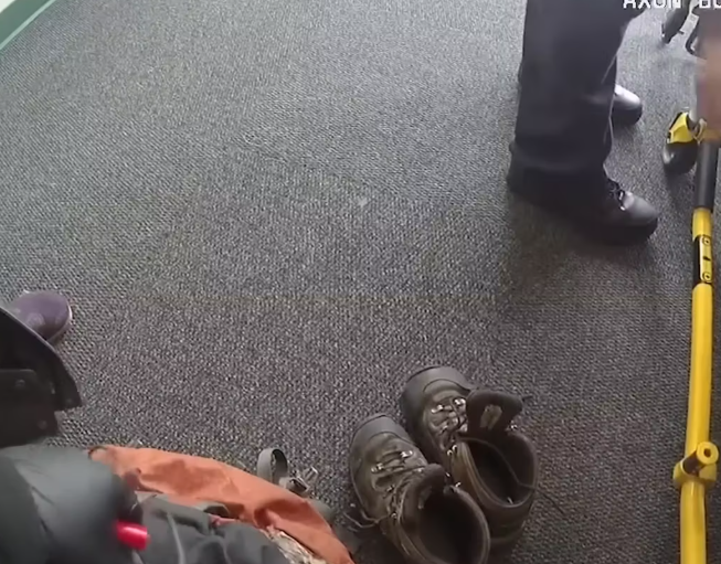 Bodycam Shows Police Shooting Of Ethan Freeman in Thornton, Hampshire G8LzNSbPhZA_part2