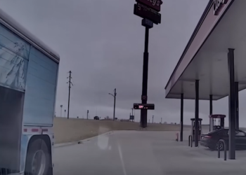 Illinois State Police Open Fire After Suspect Points Gun at_part2