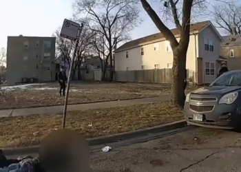 Bodycam Shows Chicago Police Shooting Armed Woman During Traffic Stop_part2