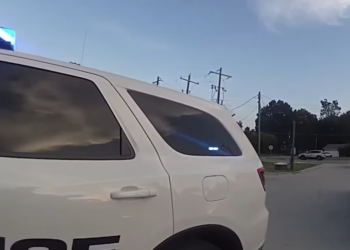 Arkansas Officer Confronts Constable After Woman Feared He Was Fake Cop During Chase_part2