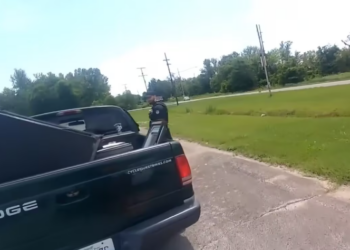 Bodycam Captures Suspect Trying To Flee Police Officers While_part2