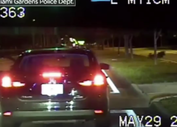 Dashcam Shows Routine Traffic Stop Turns Into Police_part2