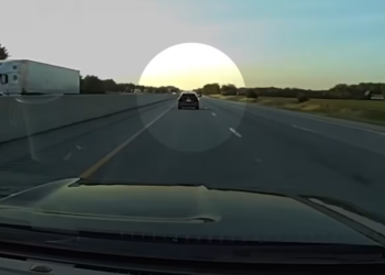 Moment Teen Shoplifters Realize They re_part2